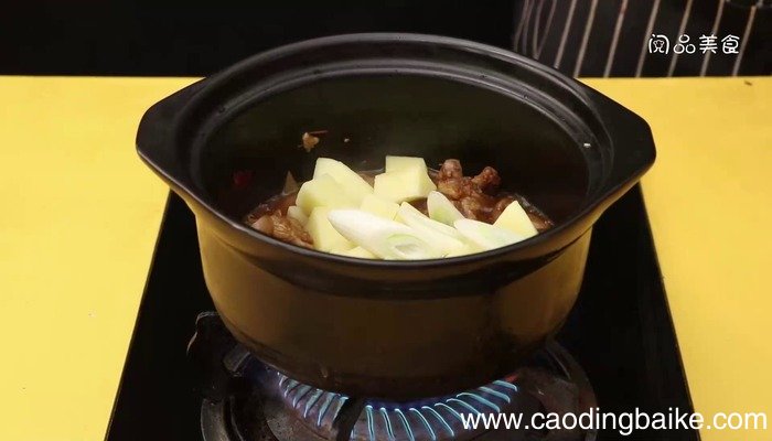 蹄髈炖土豆的做法 蹄髈炖土豆怎么做好吃
