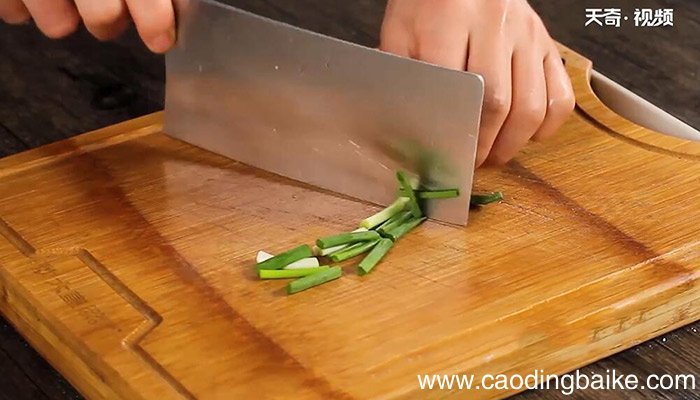 小葱米椒铺盖虾的做法 小葱米椒铺盖虾怎么做