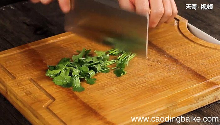 小葱米椒铺盖虾的做法 小葱米椒铺盖虾怎么做