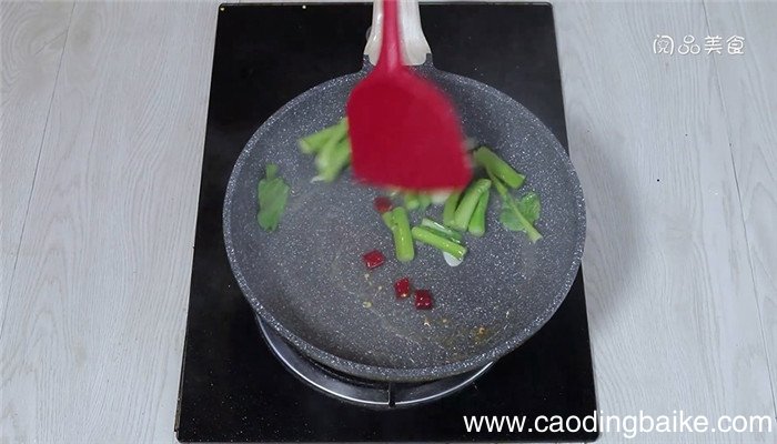 油渣炒芥蓝的做法 油渣炒芥蓝怎么做