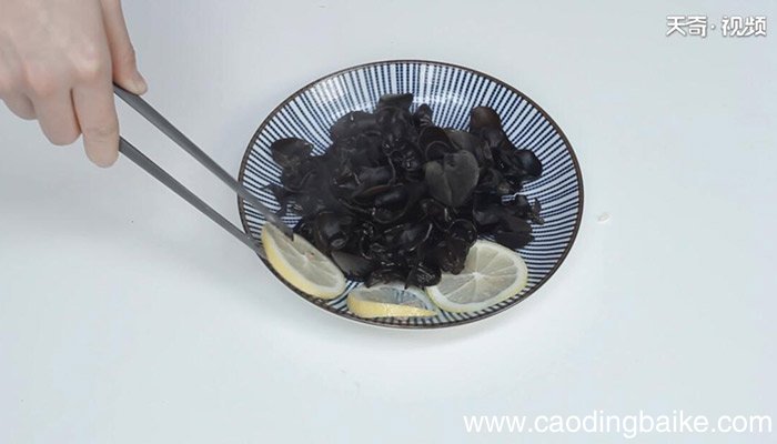 柠檬拌木耳的做法 怎么做柠檬拌木耳