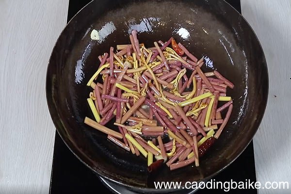 辣炒蕨菜做法 辣炒蕨菜怎么做