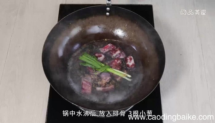 黄花菜炖排骨怎么做 黄花菜炖排骨的做法