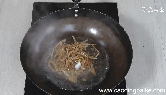 爽口黑木耳黄花菜的做法，爽口黑木耳黄花菜怎么做
