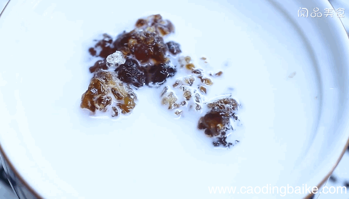 牛奶炖桃胶的做法，牛奶炖桃胶怎么做