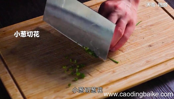 咸蛋黄烧茄子的做法 咸蛋黄烧茄子怎么做