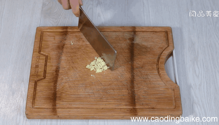 油豆腐炒芹菜的做法，油豆腐炒芹菜怎么做