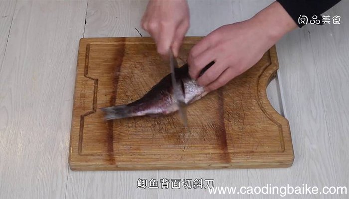鲫鱼牛奶汤 鲫鱼牛奶汤的做法