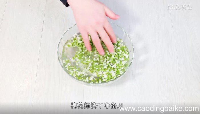 牛肉槐花锅贴怎么做 牛肉槐花锅贴的做法