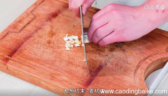 牛肉槐花锅贴怎么做 牛肉槐花锅贴的做法