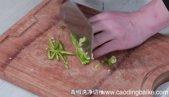 红萝卜包菜洋葱丝做法红萝卜包菜洋葱丝怎么做