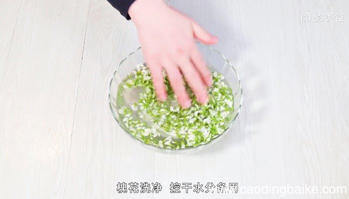 双粉蒸槐花的做法 双粉蒸槐花怎么做