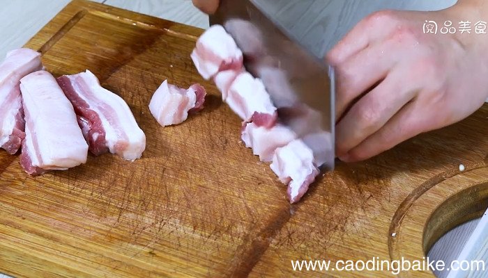 菱角炖肉怎么做 菱角炖肉的做法