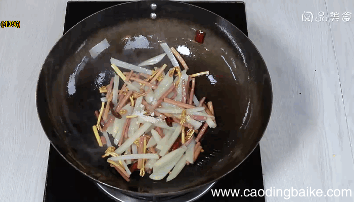 干锅蕨菜土豆的做法，干锅蕨菜土豆怎么做