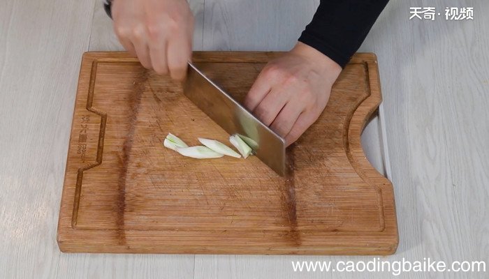 土豆丝怎么做好吃 土豆丝怎么做好吃的做法