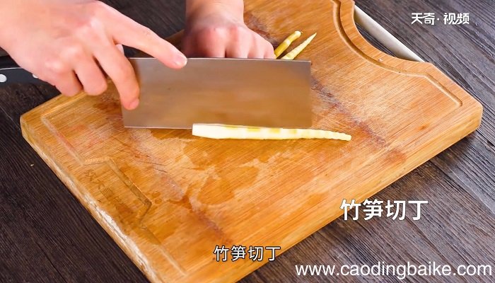 春笋叉烧肉炒蛋怎么做 春笋叉烧肉炒蛋咋做