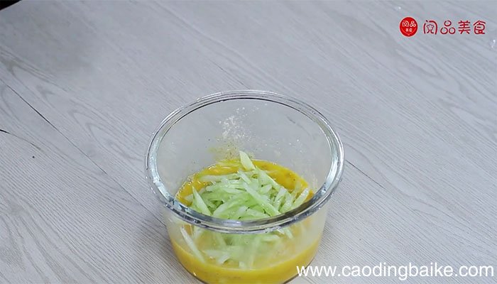 黄瓜煎鸡蛋的做法 黄瓜煎鸡蛋怎么做