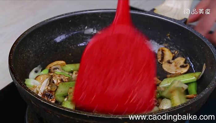 芹菜和蘑菇 芹菜和蘑菇炒视频
