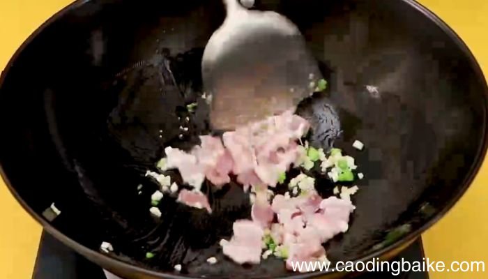 五花肉炒藕丁的做法 五花肉炒藕丁怎么做