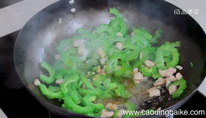 苦瓜炒肉丁做法步骤苦瓜炒肉丁怎么做