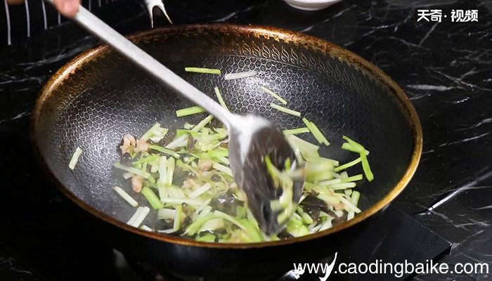 木耳韭黄炒虾丝的做法 怎么做木耳韭黄炒虾丝