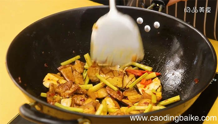 西芹豆干回锅肉的做法 西芹豆干回锅肉怎么做