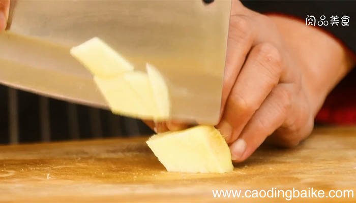 西芹豆干回锅肉的做法 西芹豆干回锅肉怎么做