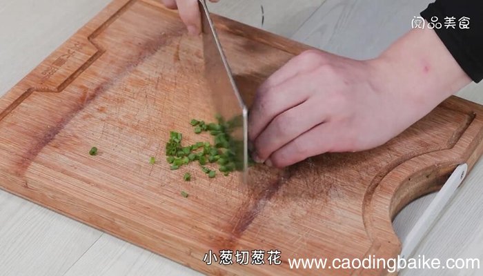 土豆肉丁焖饭的做法 土豆肉丁焖饭怎么做