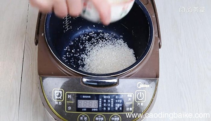 土豆肉丁焖饭的做法 土豆肉丁焖饭怎么做