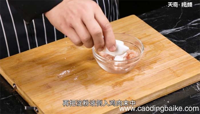 西红柿鸡汤的做法 西红柿鸡汤怎么做