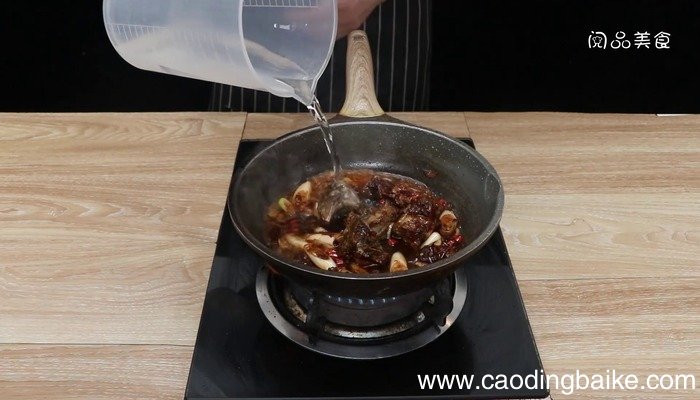 酱炖豆角脊骨怎么做 酱炖豆角脊骨怎么做好吃