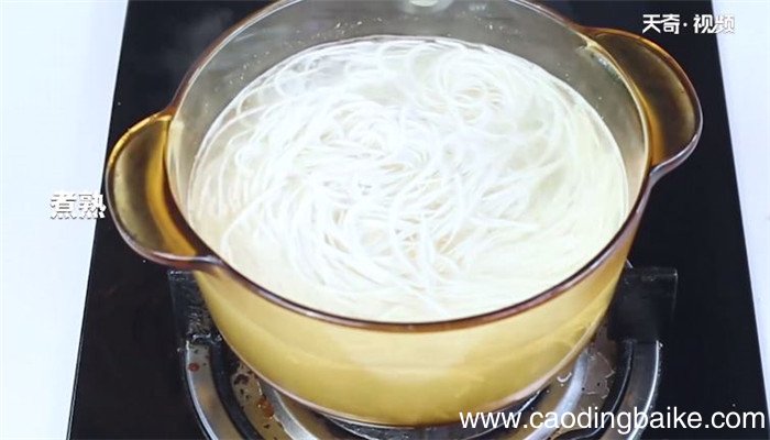 香菇炖鸡面的做法 香菇炖鸡面怎么做