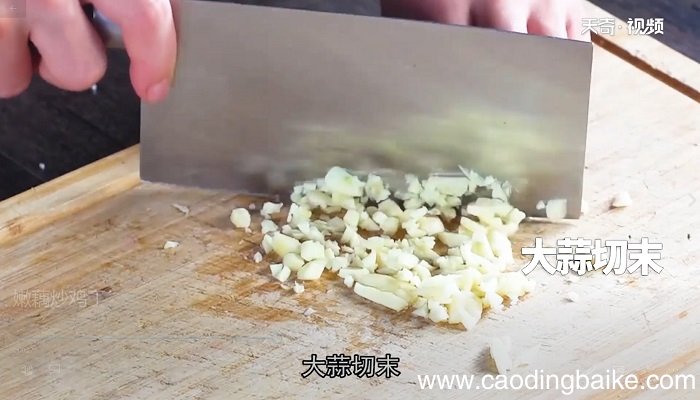 嫩藕炒鸡丁怎么做 嫩藕炒鸡丁的做法
