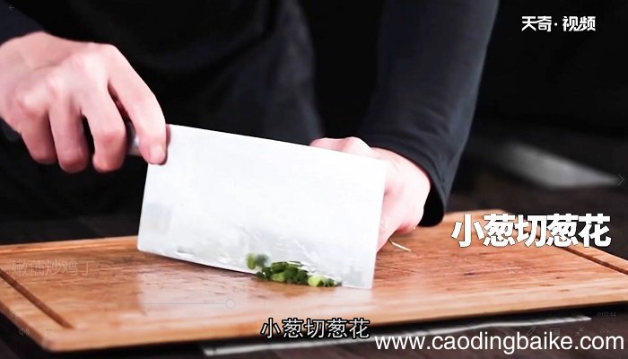 嫩藕炒鸡丁怎么做 嫩藕炒鸡丁的做法