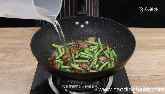 猪肉焖豇豆角猪肉焖豇豆角的做法。