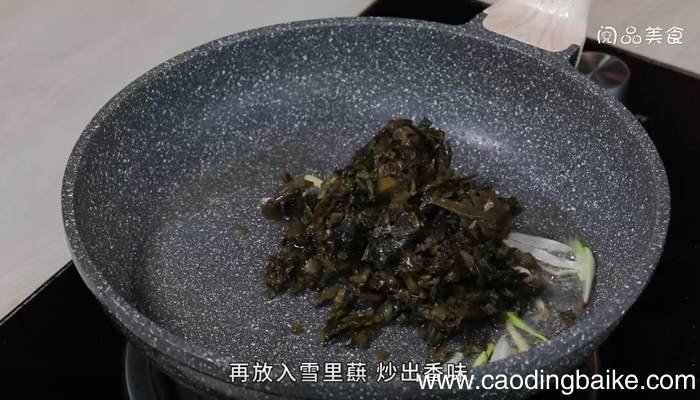 雪里蕻炒三丁怎么做 雪里蕻炒三丁的做法