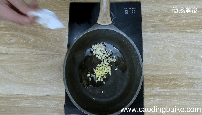 西红柿秋刀鱼汤 西红柿秋刀鱼汤怎么做好吃
