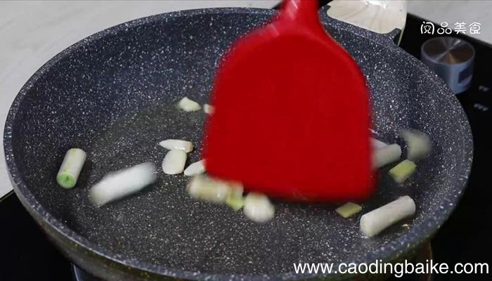 焖鲤鱼怎么做好吃 焖鲤鱼