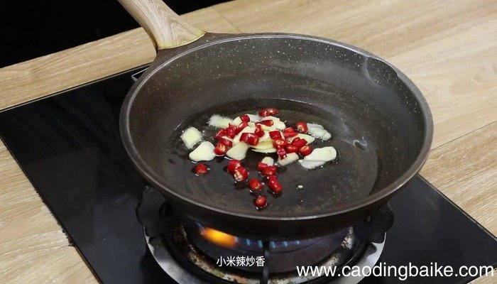 脊骨土豆炖豆角的做法 脊骨土豆炖豆角怎么做好吃