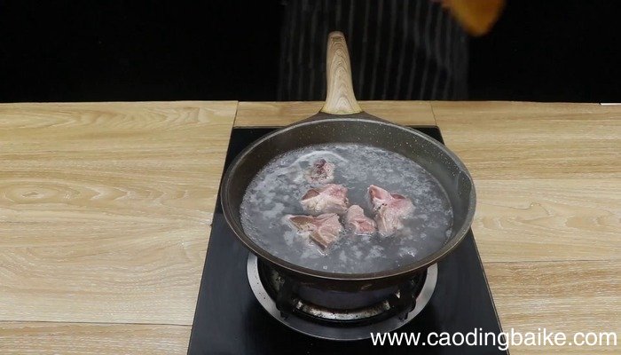 脊骨土豆炖豆角的做法 脊骨土豆炖豆角怎么做好吃