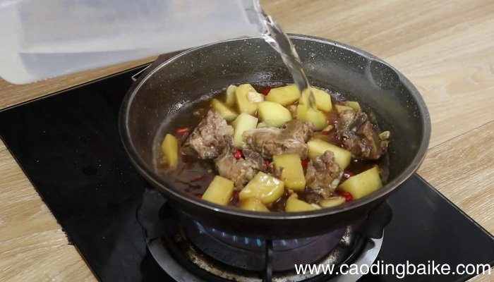 脊骨土豆炖豆角的做法 脊骨土豆炖豆角怎么做好吃
