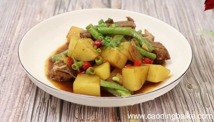 脊骨土豆炖豆角的做法 脊骨土豆炖豆角怎么做好吃