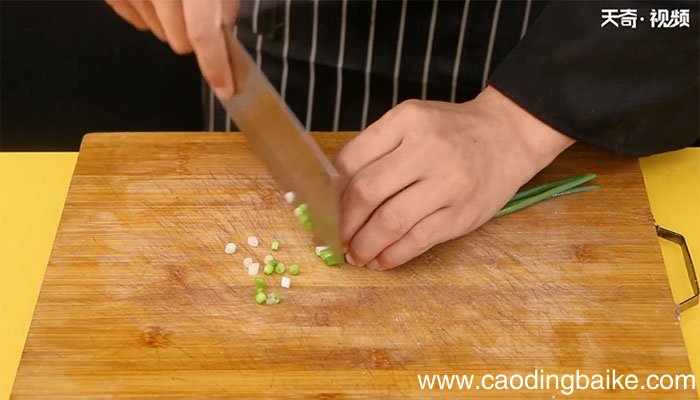 冻豆腐红烧肉的做法 冻豆腐红烧肉怎么做
