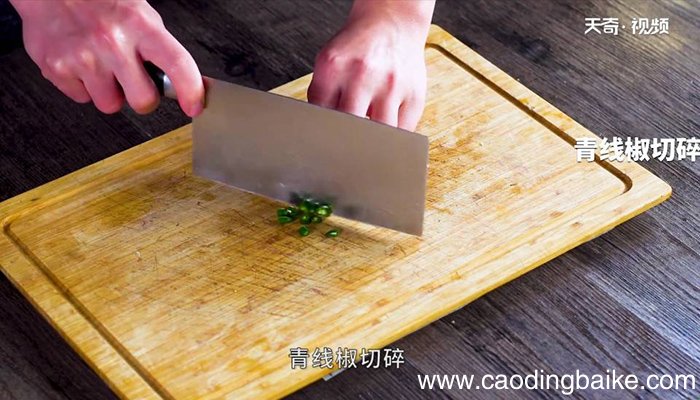 三椒凉鸡怎么做 三椒凉鸡