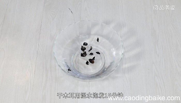 木耳洋葱炒炸豆腐的做法 木耳洋葱炒炸豆腐怎么做