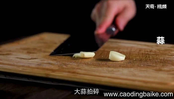 青椒炒猪头肉怎么做 青椒炒猪头肉
