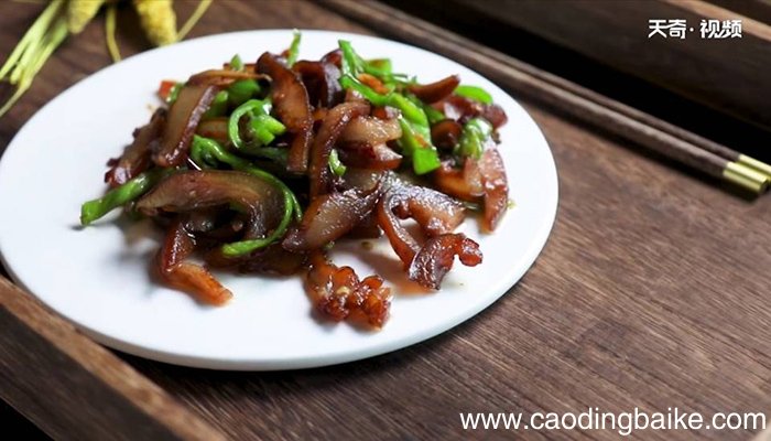 青椒炒猪头肉怎么做 青椒炒猪头肉