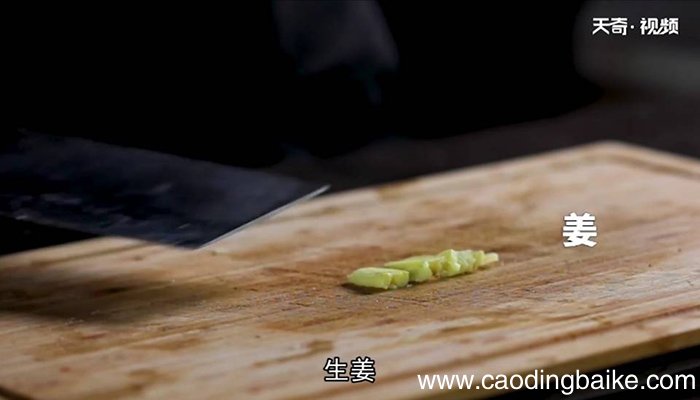 青椒炒猪头肉怎么做 青椒炒猪头肉