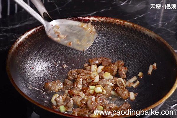 葱爆羊肉丁的做法 羊肉怎么做好吃