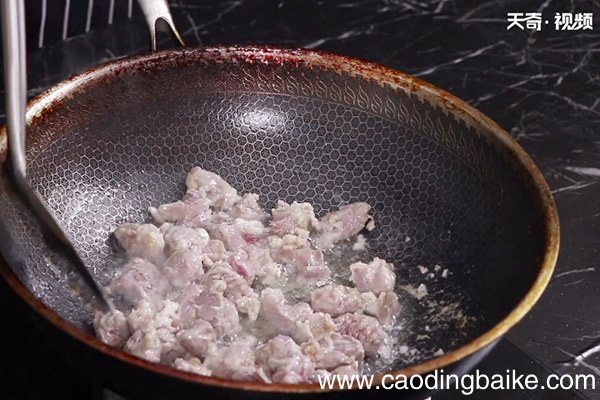 葱爆羊肉丁的做法 羊肉怎么做好吃
